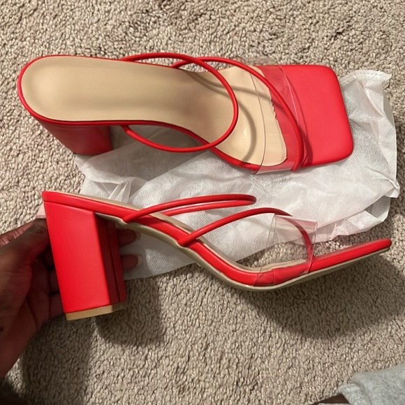 Red heels - Picture 2 of 3